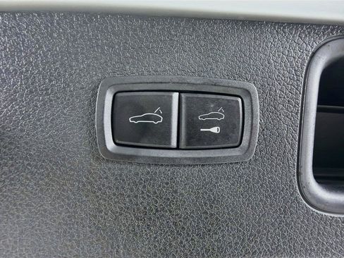 Used 2023 Porsche Macan AWD/4WD image 25