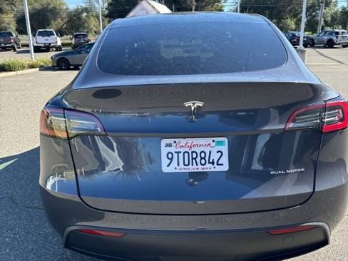 Used 2021 Tesla Model Y Long Range image 7