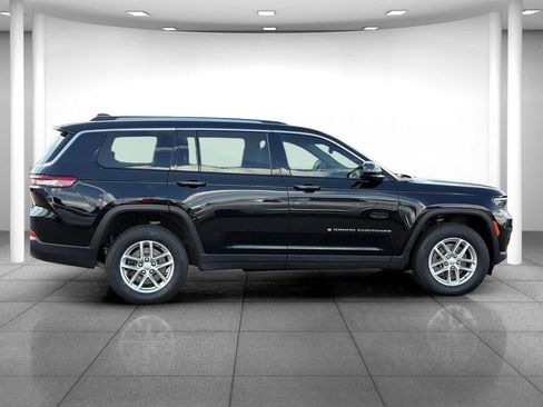 Used 2022 Jeep Grand Cherokee L Laredo w/ Luxury Tech Group I AWD/4WD image 8