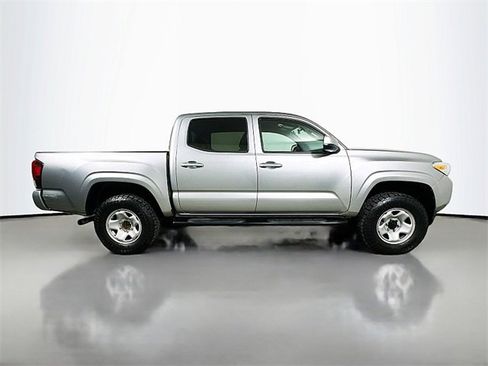 Used 2022 Toyota Tacoma SR image 8