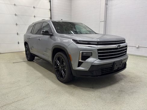 Used 2026 Chevrolet Traverse High Country AWD/4WD image 2