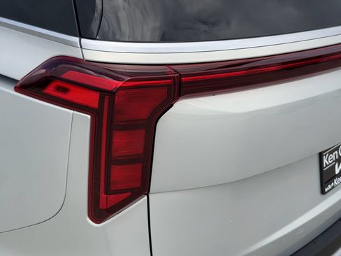 New 2027 Kia Carnival EX FWD image 11