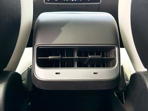 Used 2022 Tesla Model Y Performance AWD/4WD image 24