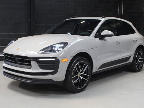 Used 2025 Porsche Macan w/ Premium Package Plus AWD/4WD image 4
