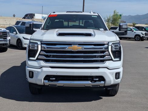 Certified 2025 Chevrolet Silverado 3500 High Country w/ Technology Package AWD/4WD image 9