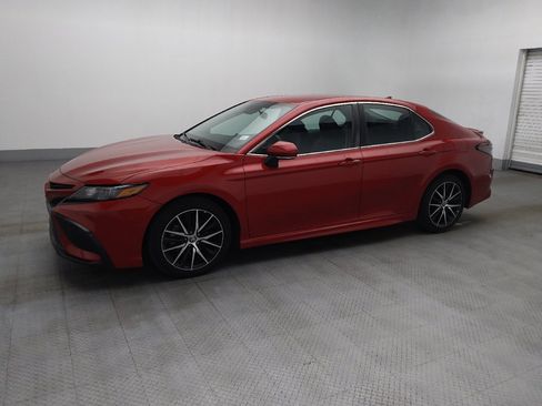 Used 2022 Toyota Camry SE FWD image 2