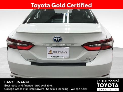 Certified 2022 Toyota Camry SE image 6