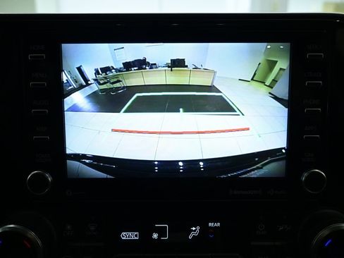 Used 2022 Toyota Highlander XLE image 21