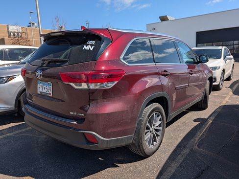 Used 2019 Toyota Highlander XLE w/ Protection Package #3 image 4