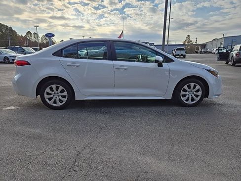 Used 2025 Toyota Corolla LE image 8