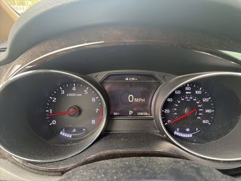 Used 2019 Kia Sedona SX FWD image 24