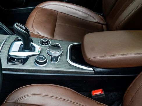 Used 2022 Alfa Romeo Stelvio Ti image 17