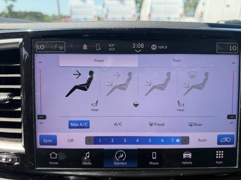 Used 2024 Chrysler Pacifica Touring-L FWD image 22