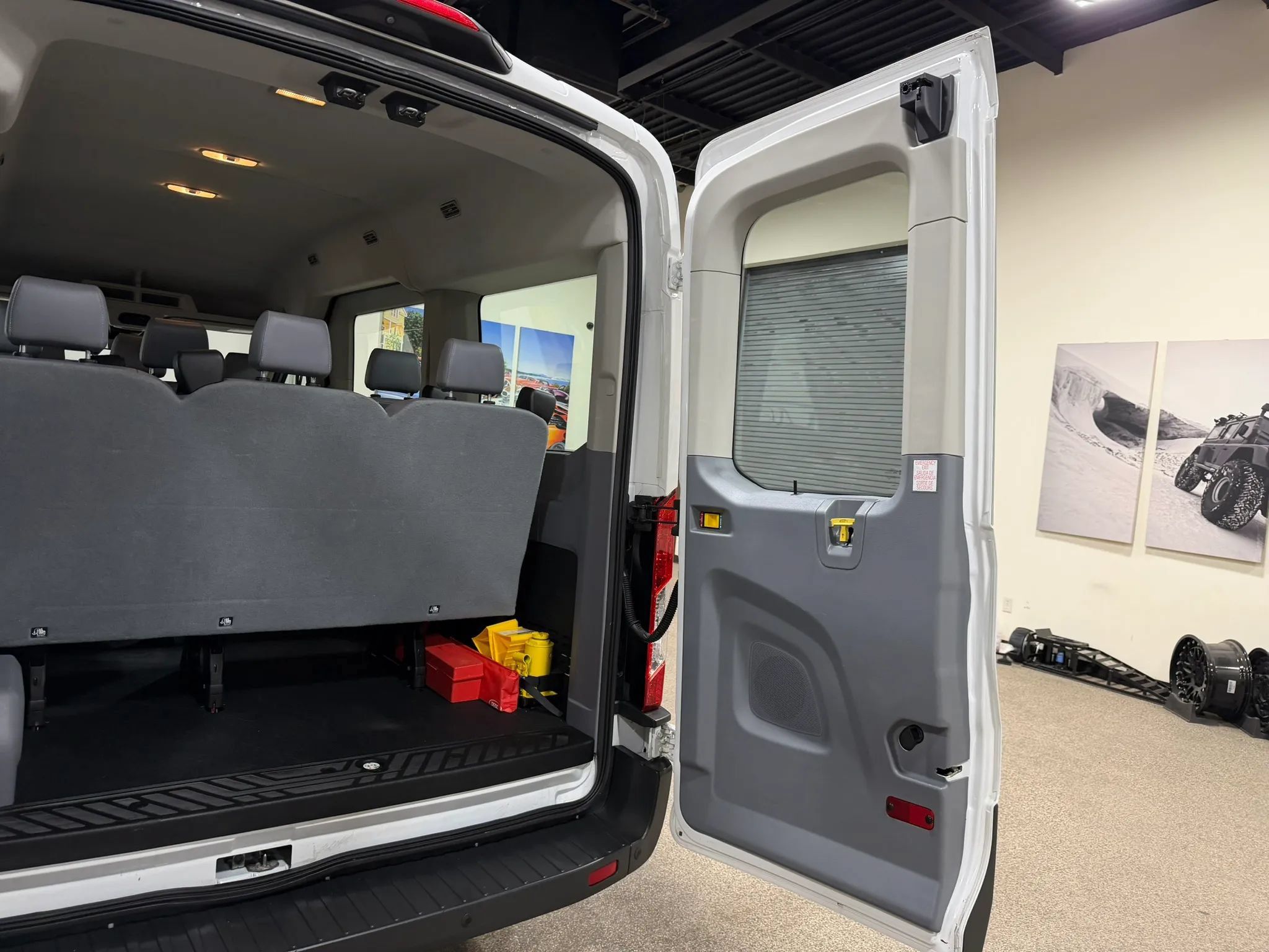 Used 2018 Ford Transit 150 XL RWD image 25