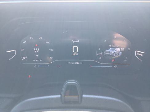 Used 2024 GMC Yukon Denali w/ Advanced Technology Package AWD/4WD image 16