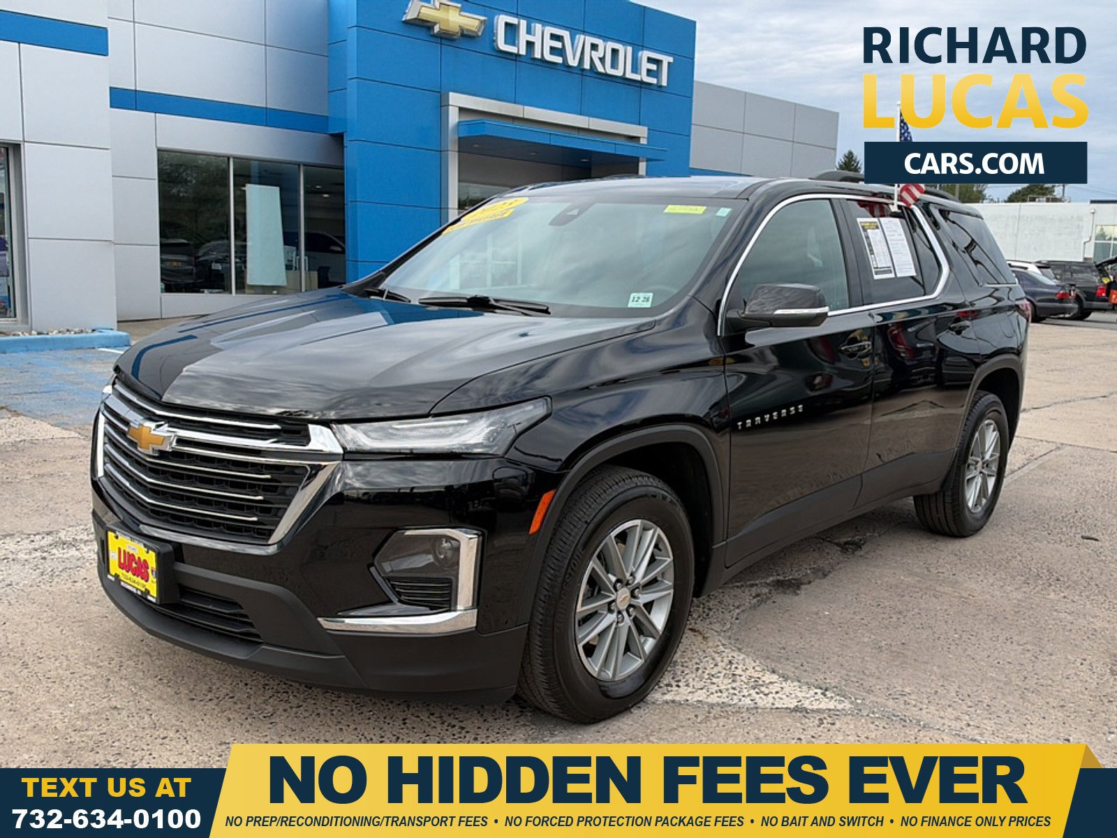 Used 2023 Chevrolet Traverse LT FWD image 1