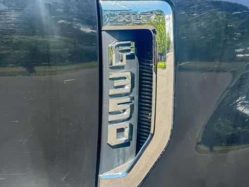 Used 2018 Ford F350 XLT w/ XLT Premium Package AWD/4WD image 34