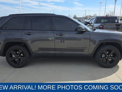 Used 2023 Jeep Grand Cherokee Altitude image 6