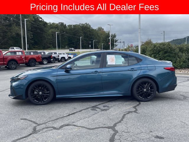 Used 2025 Toyota Camry SE FWD image 2