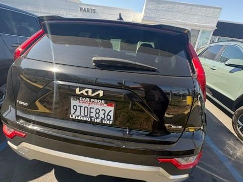 Used 2025 Kia Niro EX FWD image 4