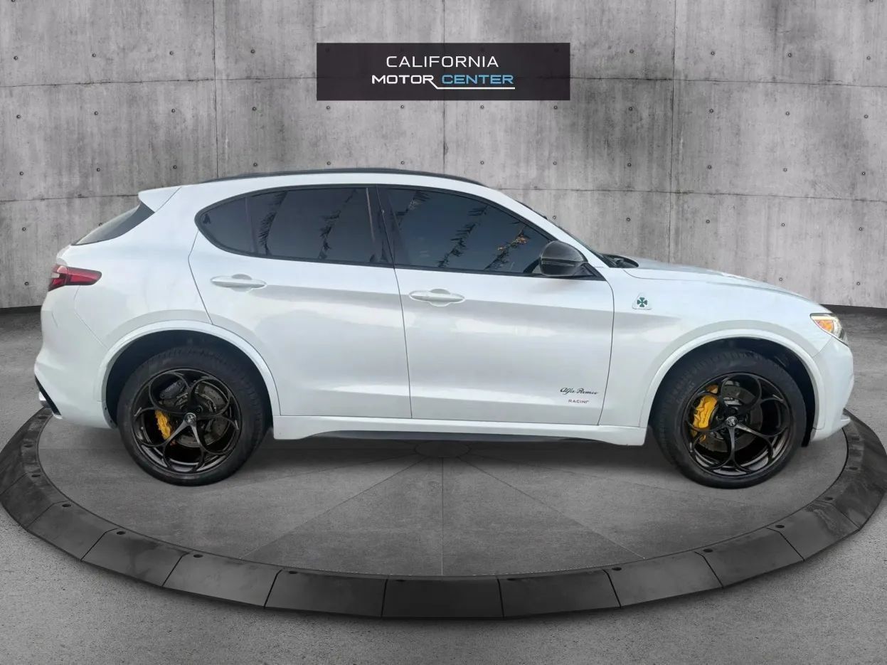 Used 2018 Alfa Romeo Stelvio Quadrifoglio w/ Driver Assist Dynamic Package AWD/4WD image 4