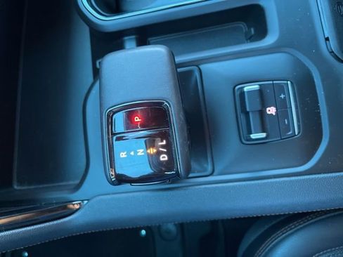 Used 2023 GMC Sierra 1500 AT4 w/ Technology Package image 19