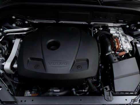 Used 2024 Volvo XC60 T8 Plus w/ Climate Package image 36