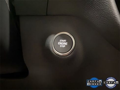 Used 2025 Volvo XC40 B5 Plus image 36