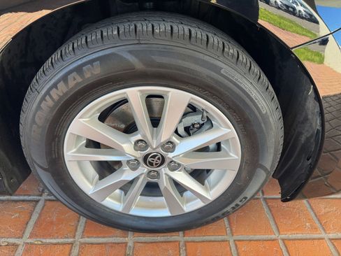 Used 2025 Toyota Camry LE image 30