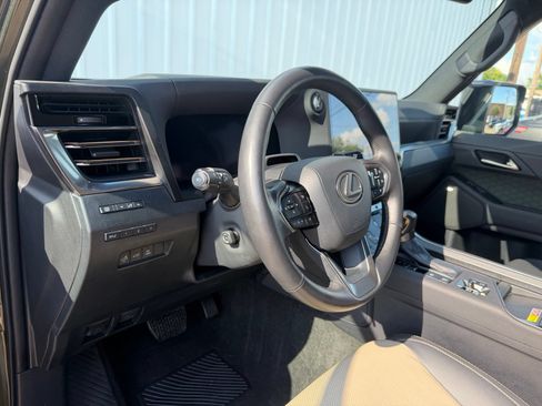 Used 2024 Lexus GX 550 AWD/4WD image 16