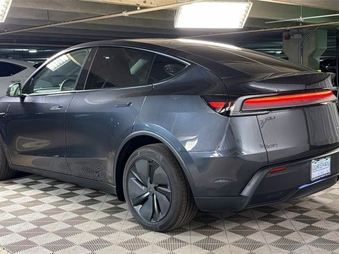 Used 2026 Tesla Model Y Long Range image 6