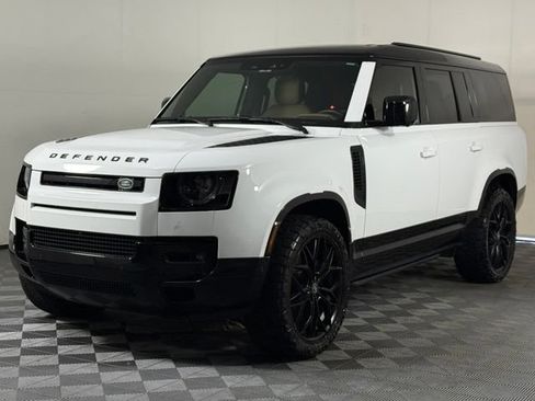 Used 2025 Land Rover Defender 130 X-Dynamic SE AWD/4WD image 2