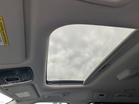 Certified 2025 Kia Carnival SX FWD image 22