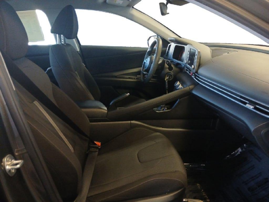 Used 2024 Hyundai Elantra SE FWD image 15