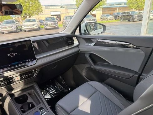 New 2026 Volkswagen Tiguan SE AWD/4WD image 33