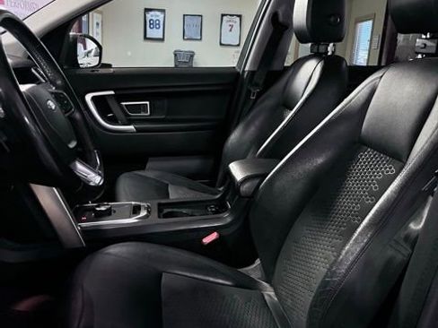 Used 2019 Land Rover Discovery Sport SE image 12