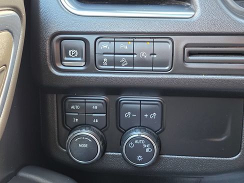 Used 2024 Chevrolet Tahoe Premier AWD/4WD image 49