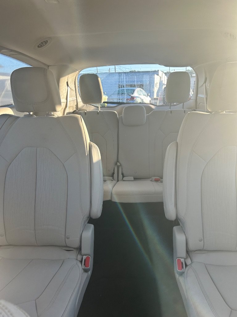 Used 2017 Chrysler Pacifica LX FWD image 15