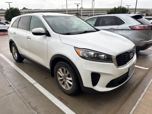 Used 2020 Kia Sorento L FWD image 2