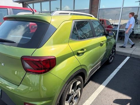 Used 2024 Hyundai Venue SEL FWD image 7