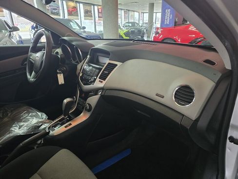 Used 2015 Chevrolet Cruze LS image 13