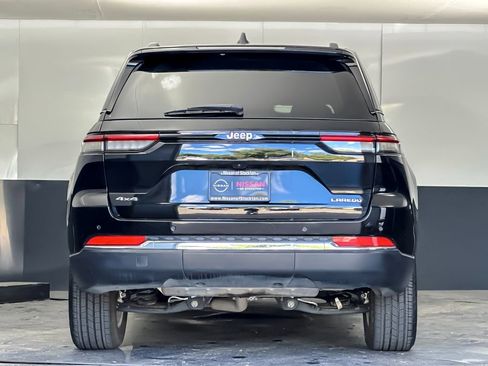 Used 2023 Jeep Grand Cherokee Laredo w/ Luxury Tech Group I AWD/4WD image 4