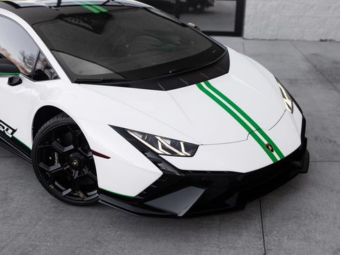 Used 2023 Lamborghini Huracan Tecnica RWD image 4