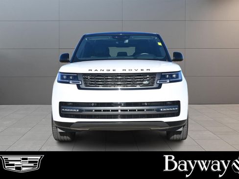 Used 2024 Land Rover Range Rover SE image 2