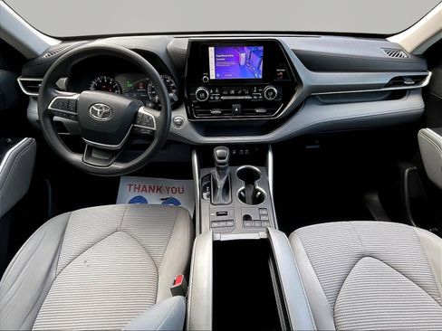 Used 2023 Toyota Highlander L AWD/4WD image 7