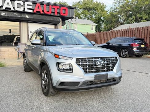 Used 2022 Hyundai Venue SEL w/ Cargo Package FWD image 4