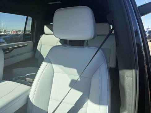 New 2025 Chevrolet Suburban Premier image 22