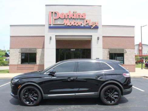 Used 2021 Lincoln Nautilus Reserve w/ Cargo Utility Package AWD/4WD image 9