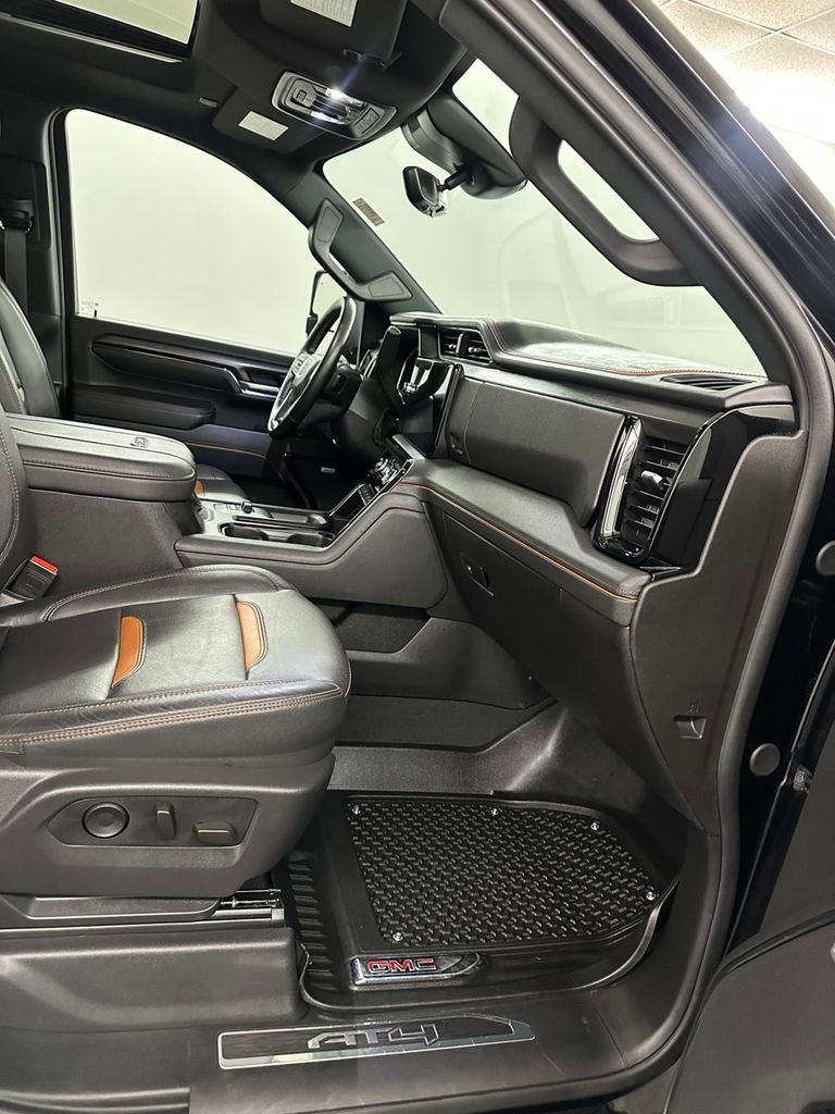 Used 2025 GMC Sierra 2500 AT4 w/ AT4 Premium Plus Package AWD/4WD image 39