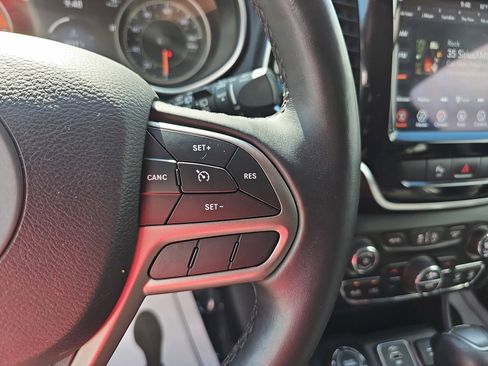 Used 2019 Jeep Cherokee Limited AWD/4WD image 19